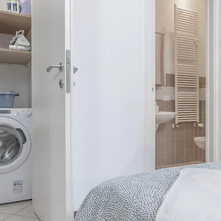 Turati - Short * בולוניה