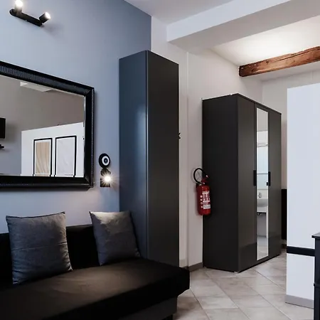 Appartement Turati - Short *