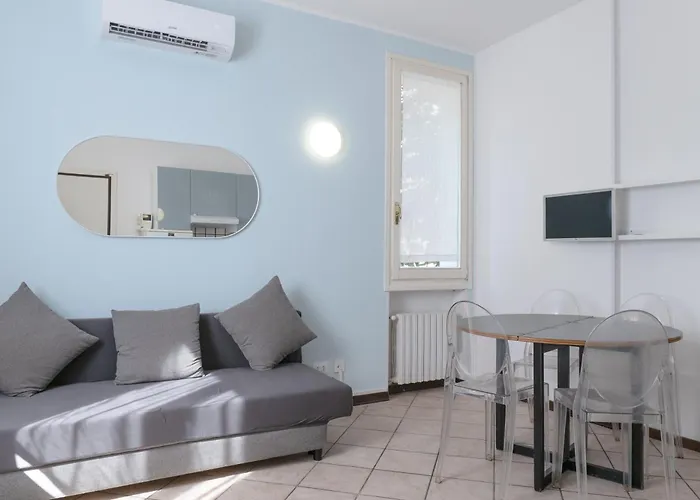 Turati - Short * Bologna